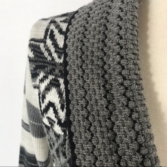 SOLD — SOLD — SOLD —- BCBGMaxazaria Tribal Print Cardigan;Cream,Greys&Black,S/M - Picture 3 of 8